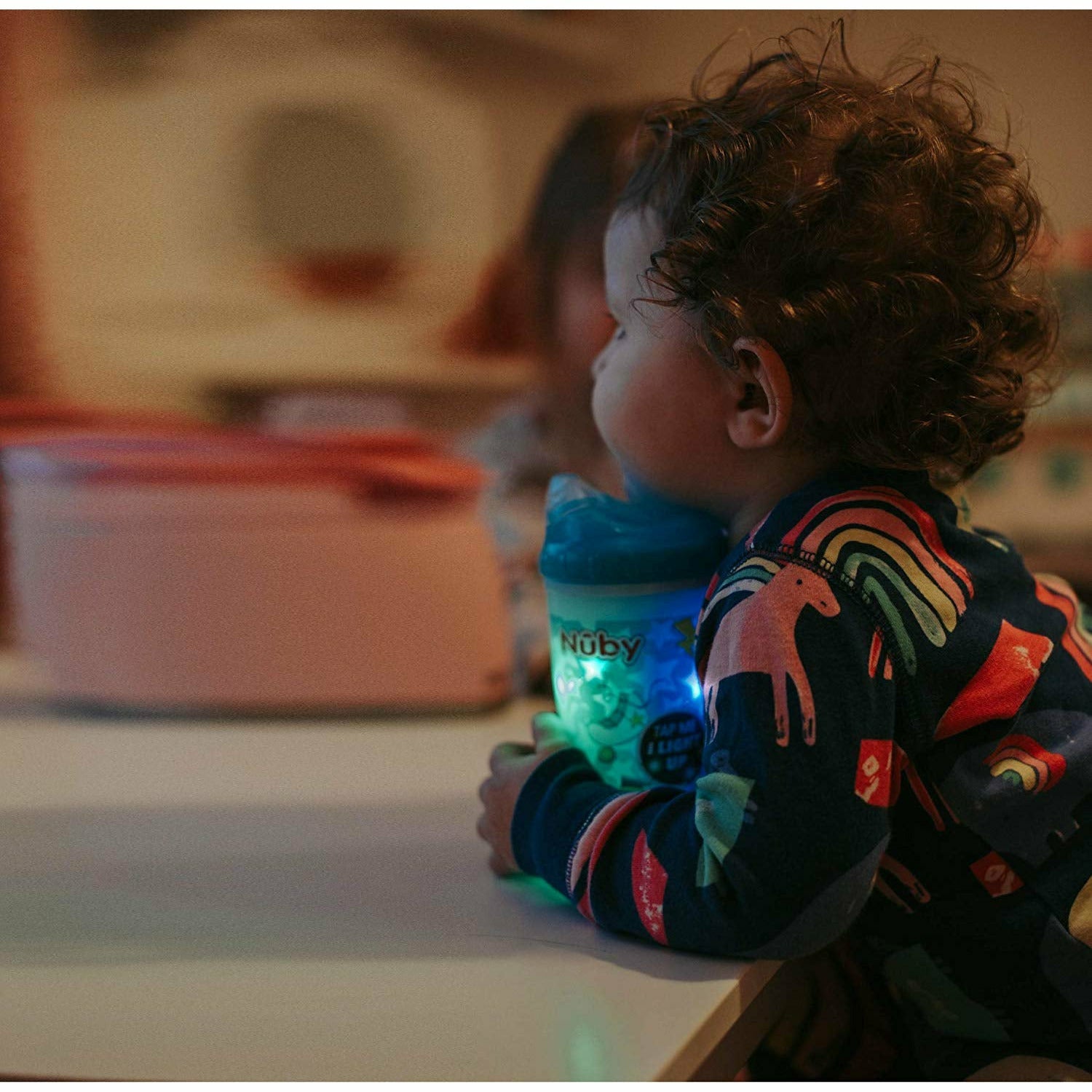 https://echildstore.com/cdn/shop/products/0008754_insulated-light-up-easy-sip-cup.jpg?v=1647715874